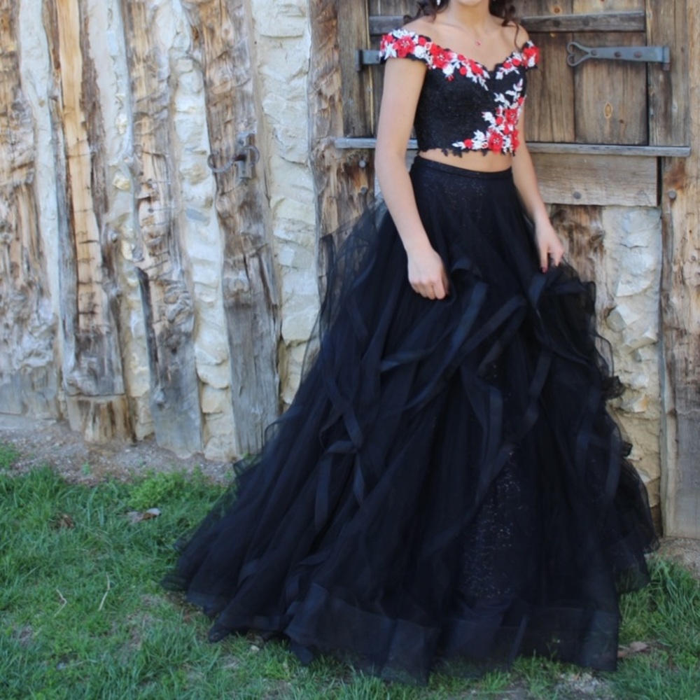 Sherri Hill Prom Dress - Picture 5 of 13